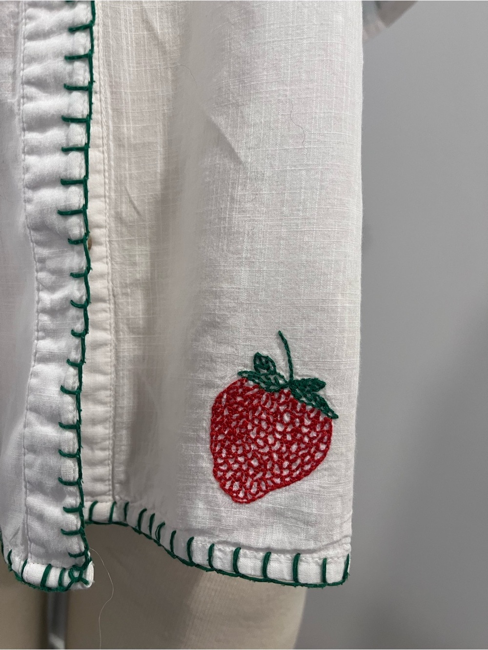 Maeve Summer Strawberry Embroidered Blouse Shirt Size Large Anthropologie - Picture 6 of 9